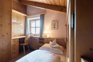 Charmehotel Uhrerhof - Deur, Ortisei