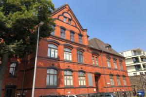 back to school (rote Schule) Hotel, Andernach