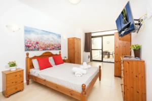 Sea Bliss Maisonette close to sea Apartments, Qawra