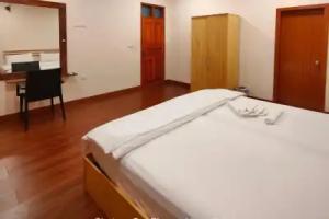 Oi Beach Hotel, Maamigili