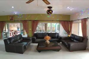 Baan Honey Suite Hotel, Ban Pong