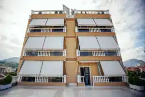Hotel Borova, Corce