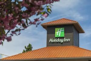 Elk Lake Inn & Suites, Victoria