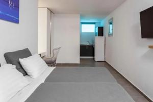 Apollo Paradise Seaview Infinity Pool Jacuzzi Villa, Elia