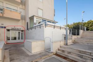 Apartment Zenta with terrace and sea view, 4 min walk to the beach, Split