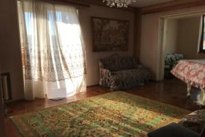 4-h komnatnye apartamenty v tsentre Suhuma, Sukhumi