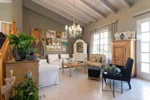 Serene Seaside Bliss - Lush Secluded Garden Oasis Tourist base, Kalamata