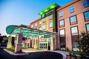 Holiday Inn & Suites SAVANNAH AIRPORT - POOLER by IHG, Savannah