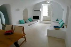Radiant Santorini Guest house, Messaria
