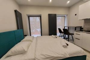 UNO (UNO) on Suvorovskaya street, 19 p. 2, Moscow