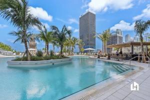 Stylish Apartments with Partial Ocean Views in Downtown, Miami