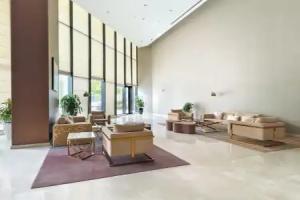 Elegant Apartment Amidst Vibrant Area with Balcony, Dubai