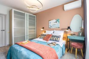 Kaleidoscope - a bright apartment near the metro station Novoperedelkino, Peredelkino
