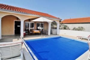 Villa Vanilla with Heated Pool, Zadar