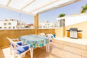 PINK SUNNY HILL-bungalow con piscina-Los Balcones. Cottage, Torrevieja