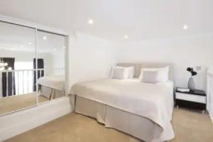Queensgate Court, London