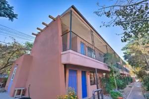 Santa Fe Bungalow ~ 2 Mi to Downtown! Cottage, Santa Fe