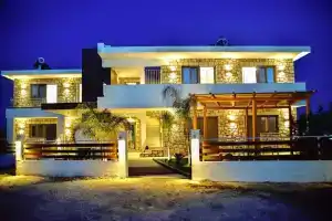 Kouros Stone Suites, Haraki