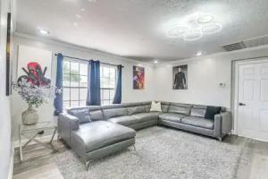 Walkable Apt 2 Mi to Dtwn: Retreat! Apartments, Houston