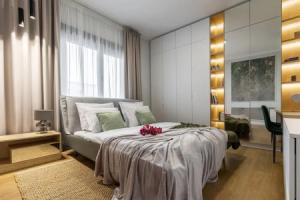 Luxury Piata Romana 2BR Urban Sanctuary by HOLT Apartments, Bucharest