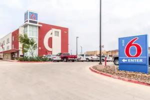 Motel 6 Laredo, TX - Airport, Laredo