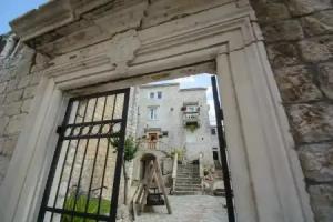 Studios Kadena, Trogir