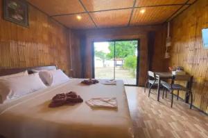 Lanta Wild Beach Resort, Lanta Island