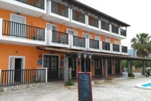 Apple Hotel, Laganas