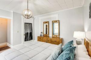 Downtown Apartment Near Cedar Point!, Sandusky