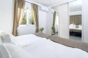 IB - Stunning apt in center of Apartments, Marbella