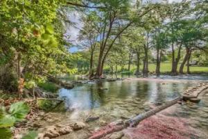 Ww I102 Restful River Retreat 2 Bedroom Condo by RedAwning, New Braunfels