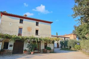Attractive Apartment in old Farmhouse on the Estate With Pool, Umbertide