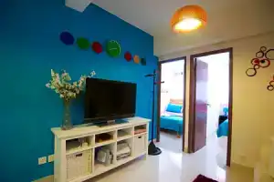 WC Downtown 3-bedroom Apartment MTR Downstairs 14C, Hong Kong
