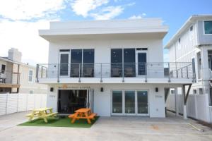 Ocean Front Sleeps 5 People Hotel, Flagler Beach