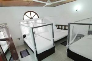 2in1 Kandy Hostel, Kandy
