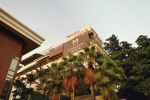 Monarch Luxur, Bengaluru