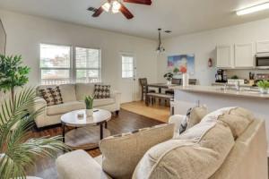 Suburban Stay Near Parks & Hospitals Mini-hotel, San Antonio