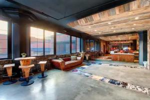 The Paper Factory Hotel, Queens