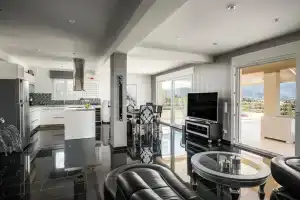 Euphoria Seaview Residences with Shared Pool by Konnect Apartments, Gouvia