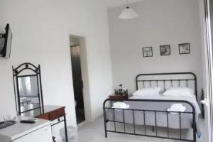 Hotel Delfini, Adamas