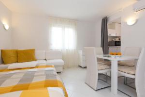 Apartments Bernarda, Scherbe