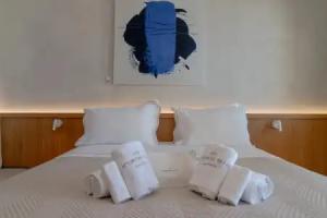 Apeiron Blue Santorini - Sustainable Adults Only 14+ Hotel, Messaria