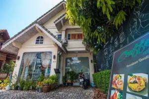 Coffee at Home Hostel - Adults Only, Ban Bang Po