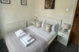 Simonside Apartment - Sleeps 6 -parking, Newcastle upon Tyne