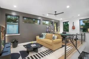 ATX South Lamar Creekside with Hot tub Tourist base, Austin