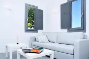 Ionathan Suites, Koufonisia