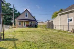 Indianapolis Home w/ Porch - Close to Mile Square! Tourist base, Indianapolis
