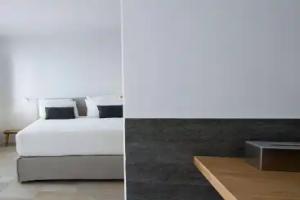 Porto Fira Suites, Fira