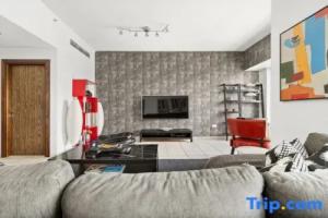 3BR + Maid | Retro Style | Burj Khalifa View Apartments, Dubai
