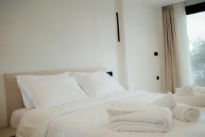 Malou & Charma Villas, Sivota
